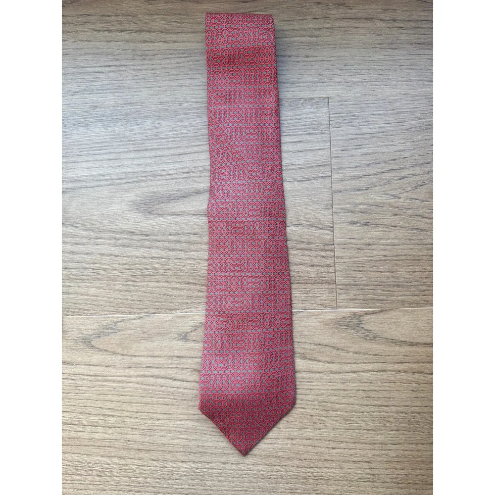 Hermes Paris Mens Silk Tie Red Grey Geometric Chain Link Pattern 5481 FA France